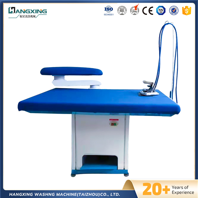 Table de repassage à l'aspirateur